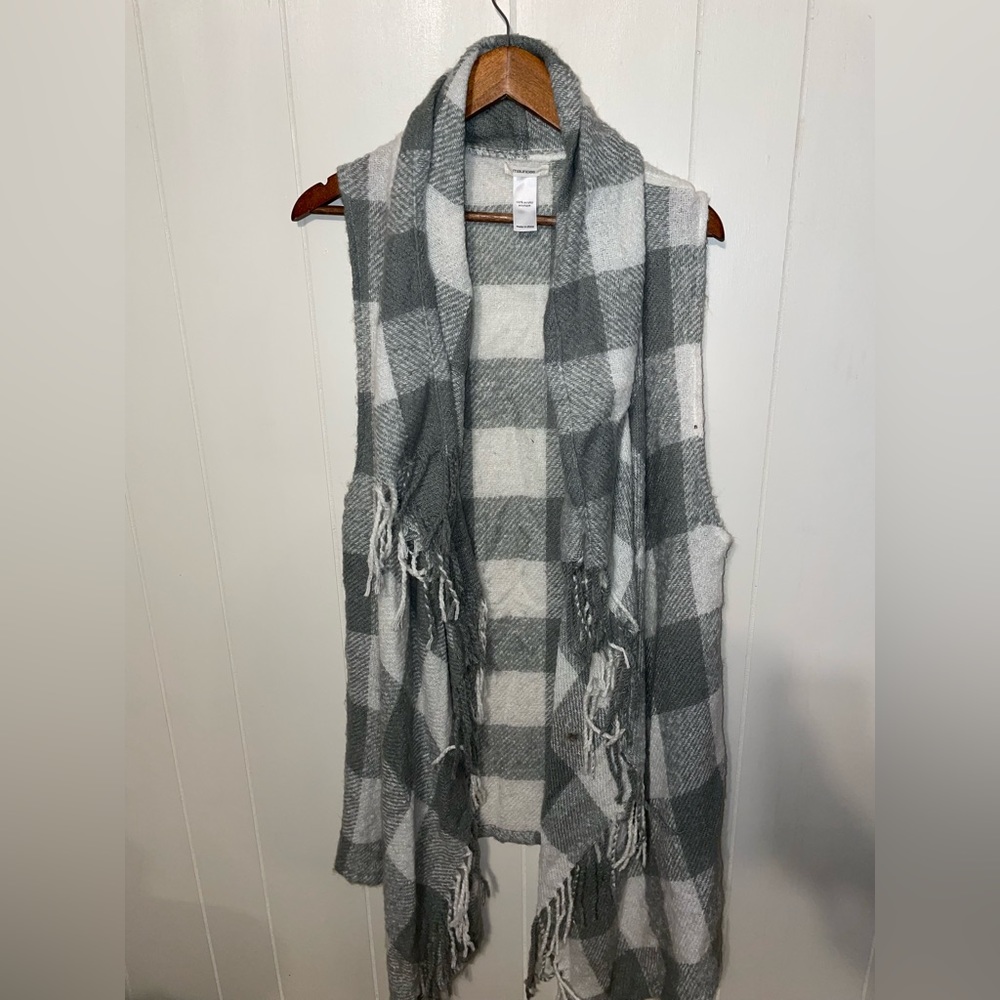 Grey and White Shaw
